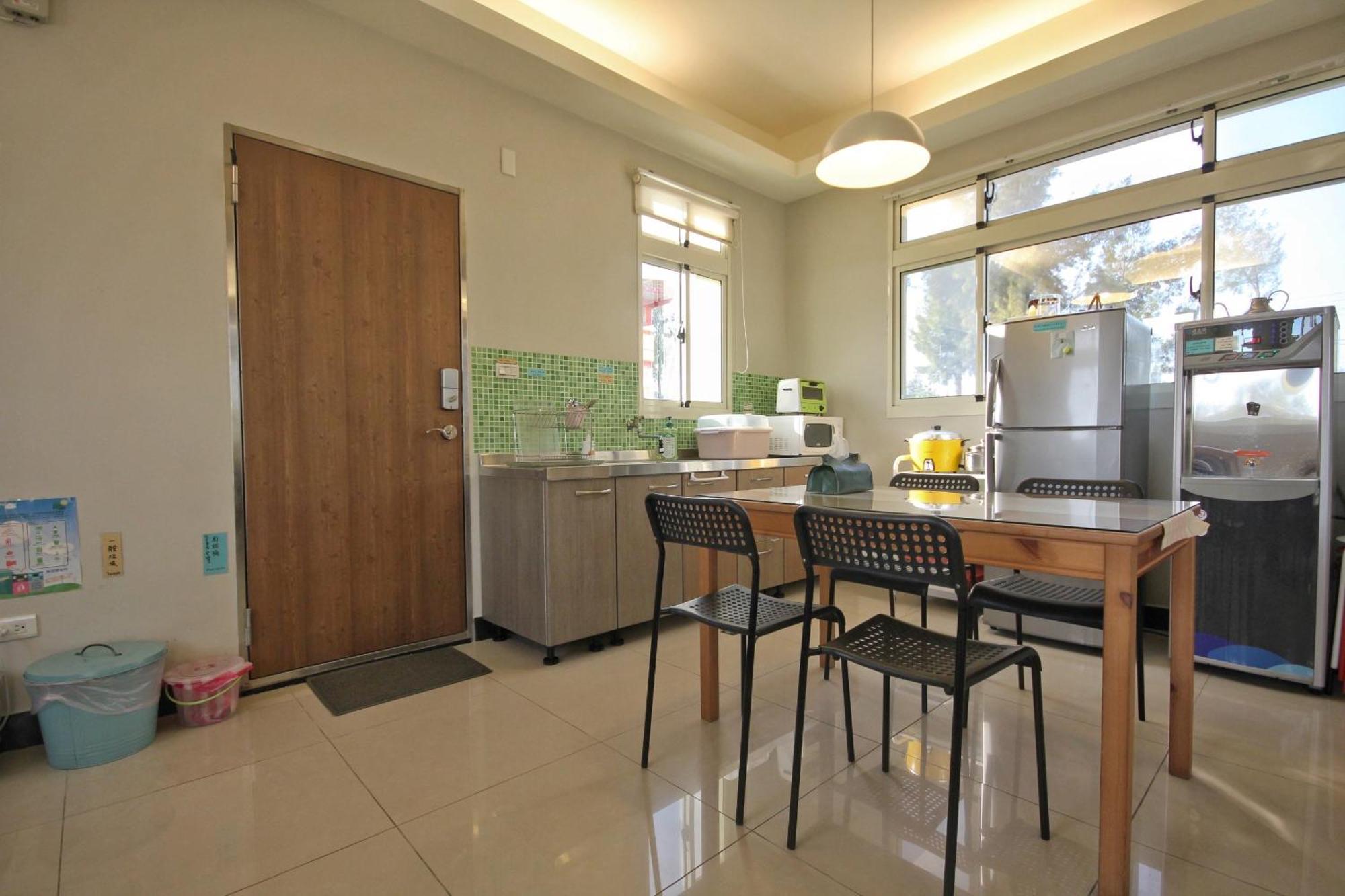 Happy Tree Hostel Jinning Екстер'єр фото